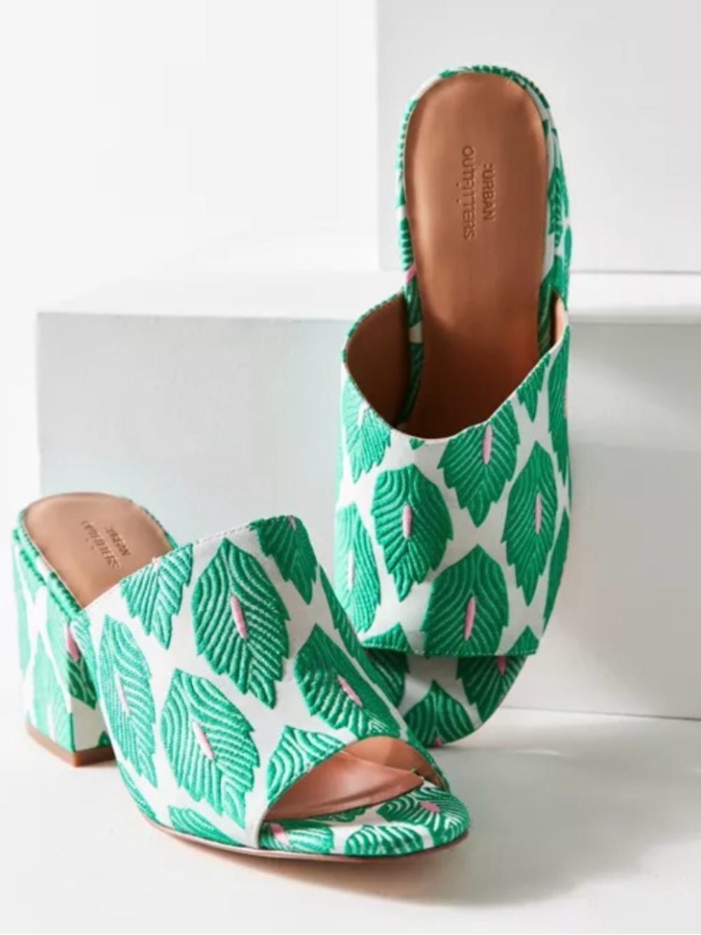 Urban Outfitters adorable palm leaf mules sz 8